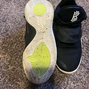 Nike Kyrie FlyTrap Boys Shoes
